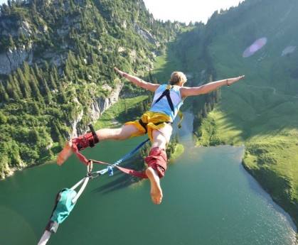 足球表情包设计大赛深受球迷喜爱，足球表情是什么意思