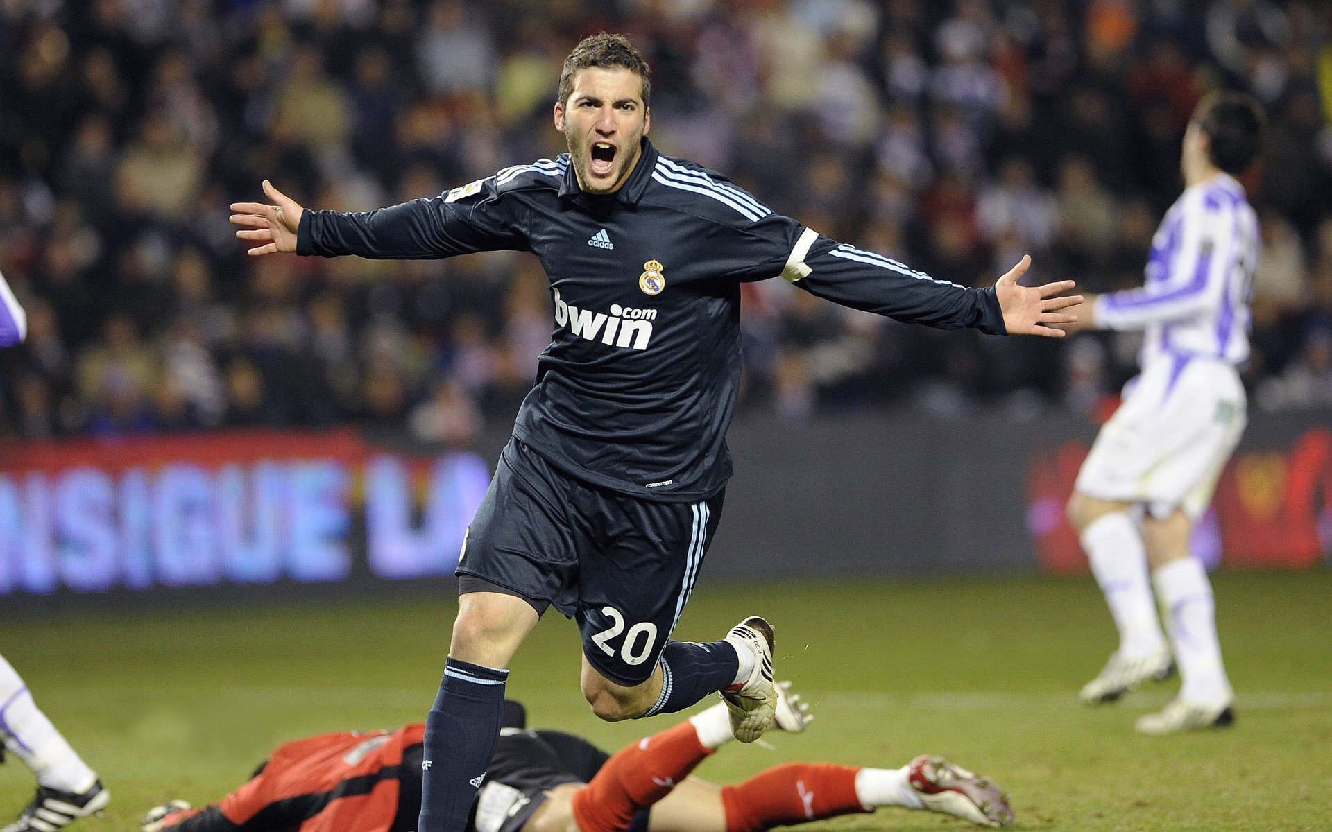 过去与未来：欧冠历史的辉煌和新星的崛起，欧冠去年