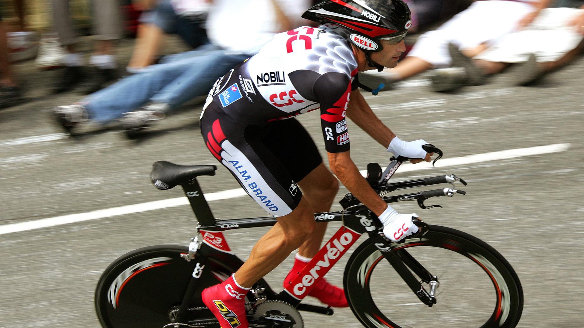 球迷动态：最炙手可热的球迷互动与应援，球迷聚集