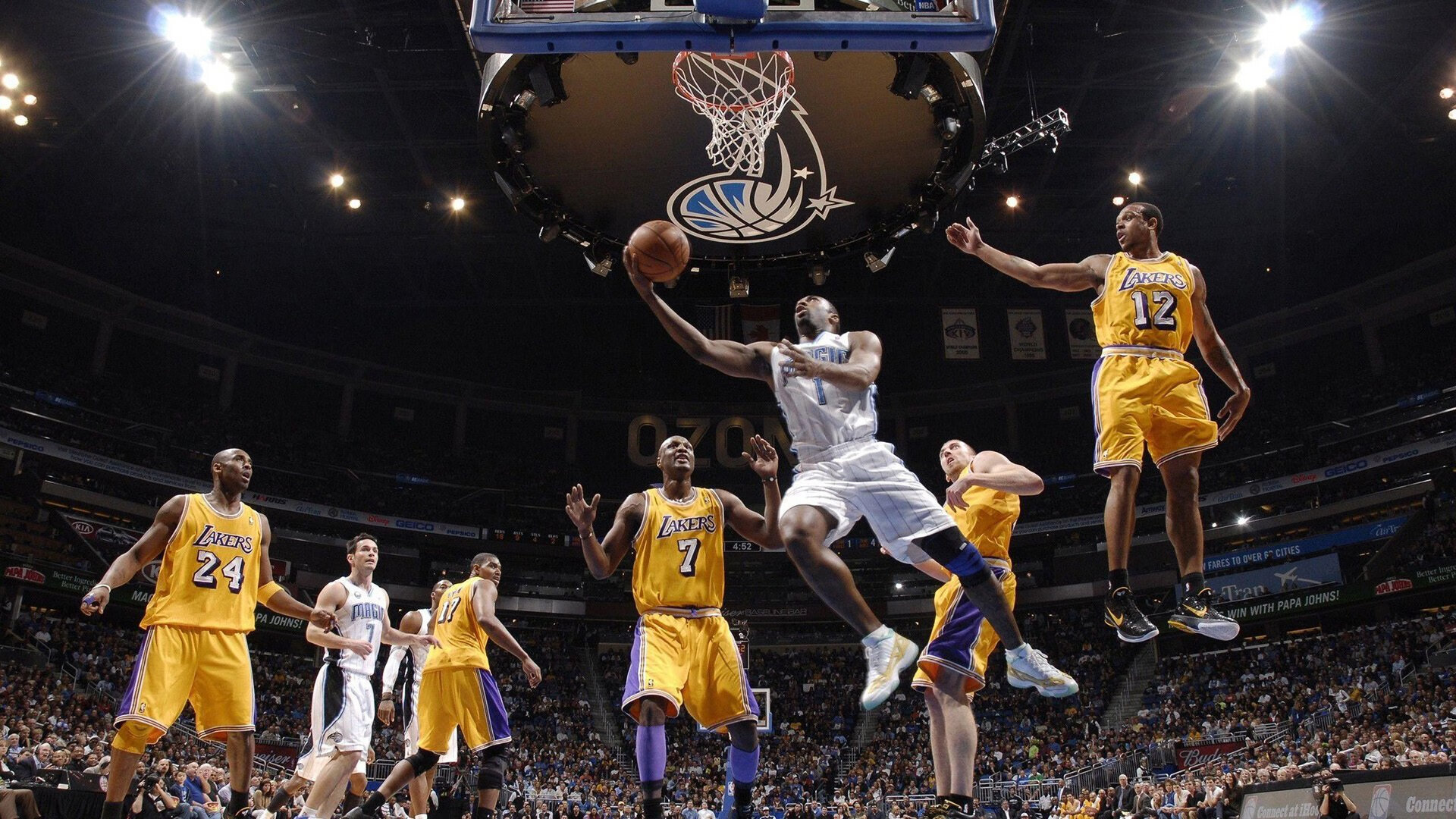 NBA揭幕战詹姆斯砍下三双,湖人开门红,詹姆斯空砍38分湖人
